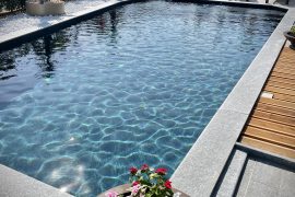 piscina privata a skimmer sfioratore ad acqua salata